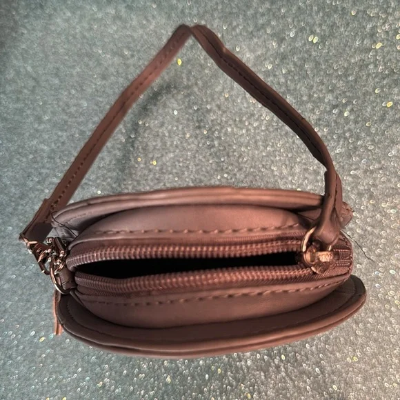 Shark Design grey zip up wallet/coin purse - Picture 2 of 3